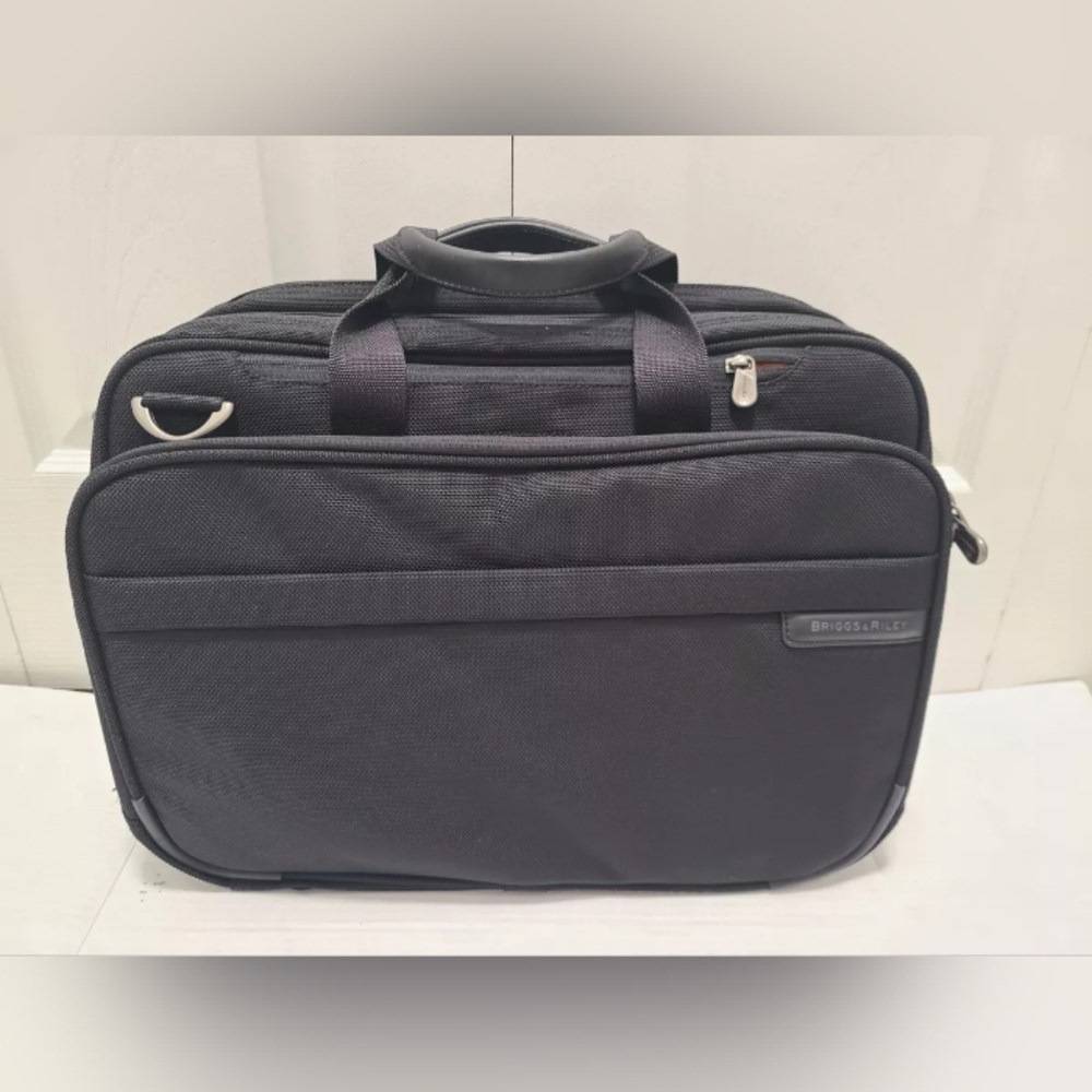 Briggs and Riley expandable travel bag